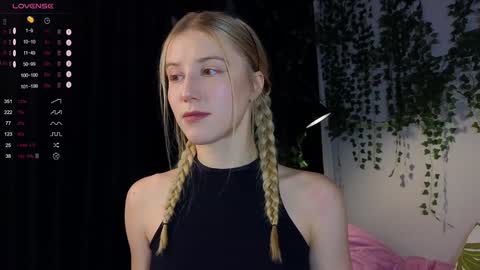 Snapshot of chloe_guidry chatting on 12.10.24 Arianaa Mourrr online show from 12.10.24