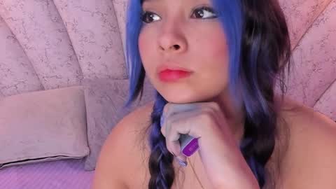 Snapshot of chloe_watson_ chatting on 12.21.24 online show from 12.21.24