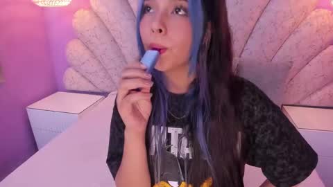 Snapshot of chloe_watson_ chatting on 12.26.24 online show from 12.26.24