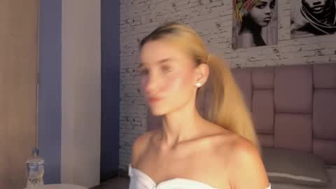 Snapshot of chloeelaurent chatting on 10.13.25 ChloeeLaurent online show from 10.13.25