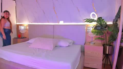 Chloee online show from 11.04.25