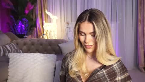 Snapshot of chloevelvetx chatting on 12.03.25 Chloe online show from 12.03.25