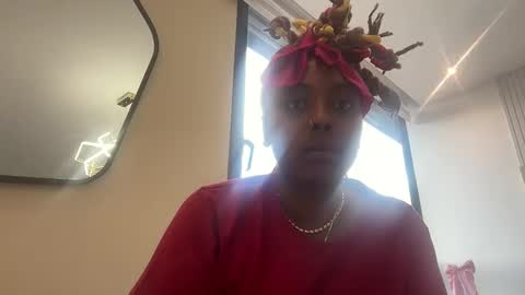 Snapshot of chocolatecakequeen chatting on 12.20.24 ChocolateCakeQueen online show from 12.20.24
