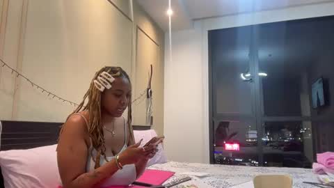 Snapshot of chocolatecakequeen chatting on 01.16.25 ChocolateCakeQueen online show from 01.16.25
