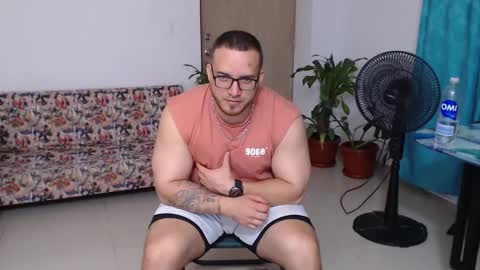 Snapshot of chris_huntter chatting on 09.18.25 chris_huntter online show from 09.18.25