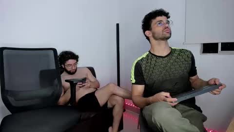 Im Chirs IM MODEL INDEPENDT online show from 10.26.25