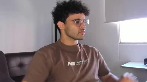 Im Chirs IM MODEL INDEPENDT online show from 11.05.25