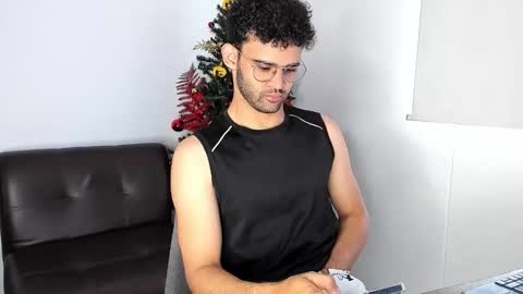 Im Chirs IM MODEL INDEPENDT online show from 12.04.25