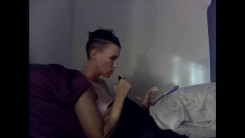 Christina Saunters online show from 10.04.25