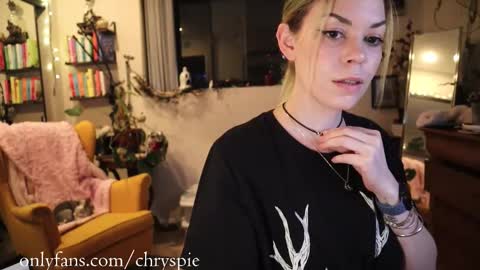 Snapshot of chrysanthulu chatting on 10.10.25 Chrys online show from 10.10.25