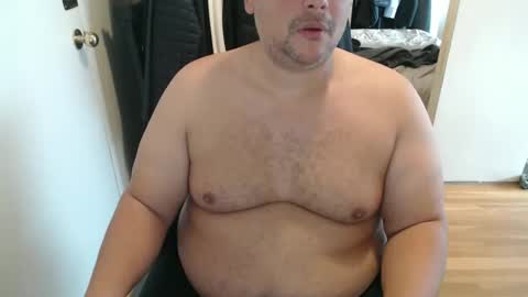 Snapshot of chubbyvix chatting on 10.16.25 AstorYvr online show from 10.16.25