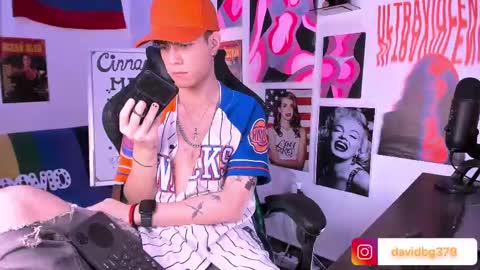 Snapshot of cinnamon_boyxxx chatting on 02.11.25 David Independent Model online show from 02.11.25