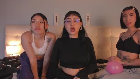 Snapshot of cintya_kors chatting on 02.01.25 Cintya online show from 02.01.25