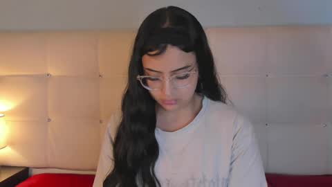 Snapshot of cintya_kors chatting on 03.04.25 Cintya online show from 03.04.25