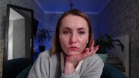Snapshot of clara_bendover chatting on 10.16.25 Clara online show from 10.16.25