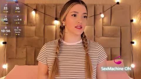 Snapshot of claradelmar_ chatting on 09.30.25 Clara del mar online show from 09.30.25