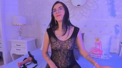 Snapshot of clarisse28 chatting on 09.27.25 Mistress Clarisse online show from 09.27.25