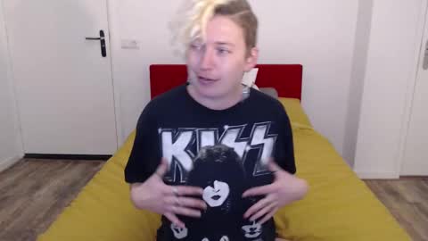 Syl  online show from 02.23.25