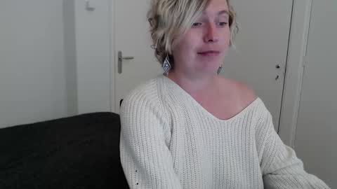 Syl  online show from 10.20.25