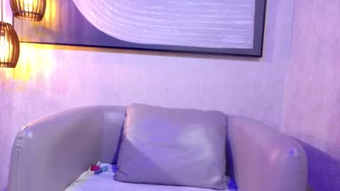 Cloe  online show from 10.17.25