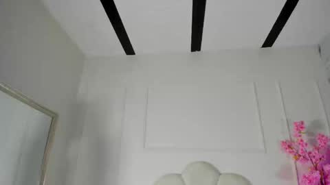 Snapshot of cloedurant chatting on 09.20.25 cloedurant online show from 09.20.25