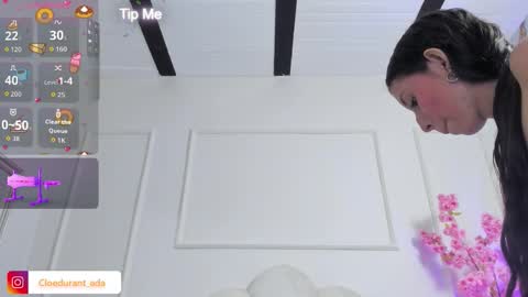 Snapshot of cloedurant chatting on 09.29.25 cloedurant online show from 09.29.25