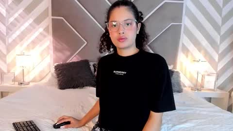 Snapshot of cloeerogers chatting on 10.23.25 Cloe online show from 10.23.25