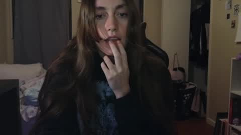 Snapshot of clover_tully chatting on 12.22.24 Clover online show from 12.22.24
