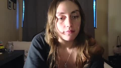 Snapshot of clover_tully chatting on 12.22.24 Clover online show from 12.22.24