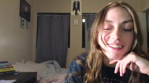 Snapshot of clover_tully chatting on 12.25.24 Clover online show from 12.25.24