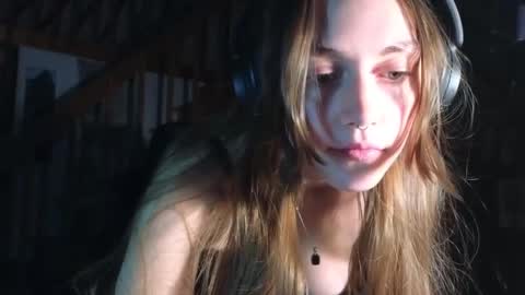 Snapshot of clover_tully chatting on 01.16.25 Clover online show from 01.16.25
