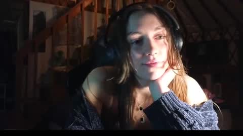 Snapshot of clover_tully chatting on 01.23.25 Clover online show from 01.23.25