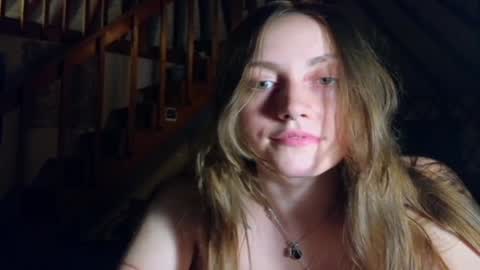 Snapshot of clover_tully chatting on 02.08.25 Clover online show from 02.08.25