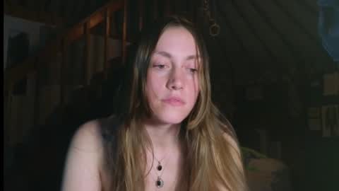 Snapshot of clover_tully chatting on 02.21.25 Clover online show from 02.21.25