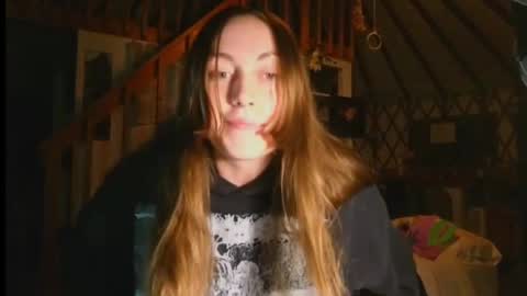 Snapshot of clover_tully chatting on 03.11.25 Clover online show from 03.11.25