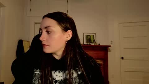 Snapshot of clover_tully chatting on 10.22.25 Clover online show from 10.22.25