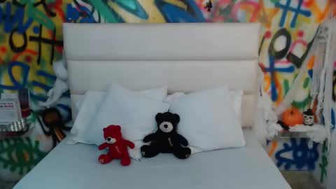 Snapshot of collins_aria chatting on 10.17.25 valentina online show from 10.17.25