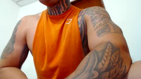 Snapshot of colombian_monster_cock chatting on 12.15.24 camilo online show from 12.15.24