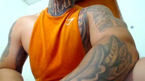 Snapshot of colombian_monster_cock chatting on 12.18.24 camilo online show from 12.18.24