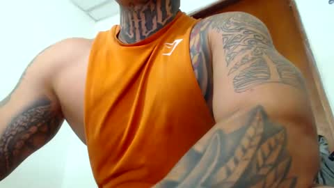 Snapshot of colombian_monster_cock chatting on 12.31.24 camilo online show from 12.31.24