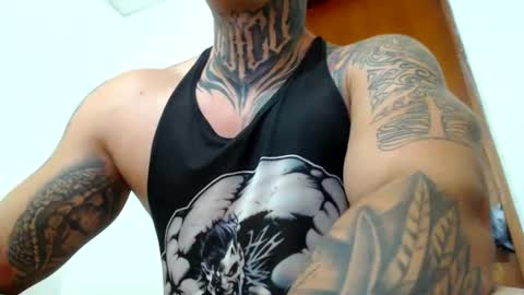 Snapshot of colombian_monster_cock chatting on 01.31.25 camilo online show from 01.31.25