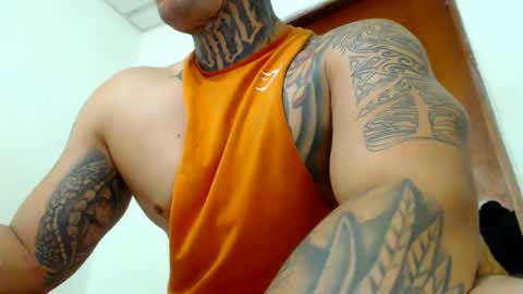Snapshot of colombian_monster_cock chatting on 02.26.25 camilo online show from 02.26.25
