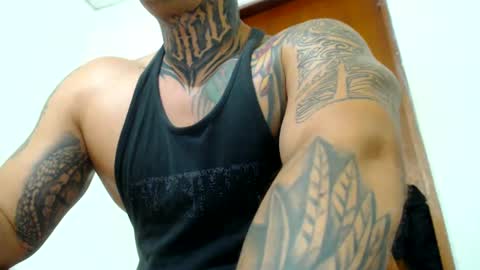 Snapshot of colombian_monster_cock chatting on 03.07.25 camilo online show from 03.07.25