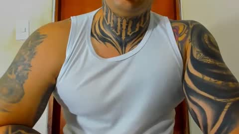 Snapshot of colombian_monster_cock chatting on 10.11.25 camilo online show from 10.11.25