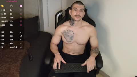 Snapshot of colombianmuscle8 chatting on 01.30.25 colombianmuscle8 online show from 01.30.25