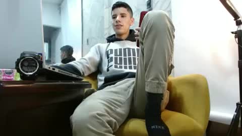 Snapshot of colombianproduction chatting on 10.09.25 Jhon online show from 10.09.25