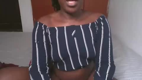 Snapshot of comicalcara chatting on 02.05.25 Cara online show from 02.05.25