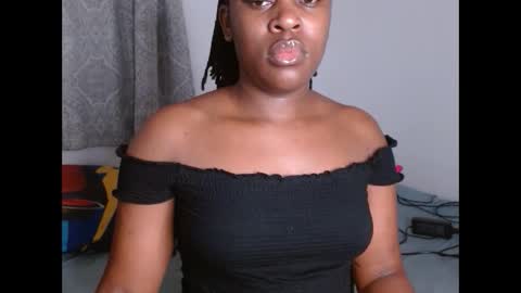 Snapshot of comicalcara chatting on 09.22.25 Cara online show from 09.22.25