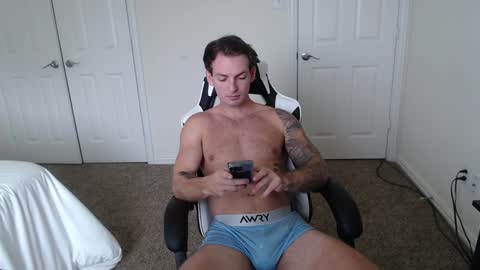 Snapshot of connor_hart chatting on 01.28.25 Connor Hart online show from 01.28.25