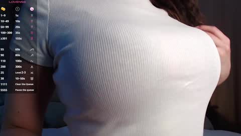 Snapshot of cosmos_baby chatting on 01.05.25 Luna online show from 01.05.25